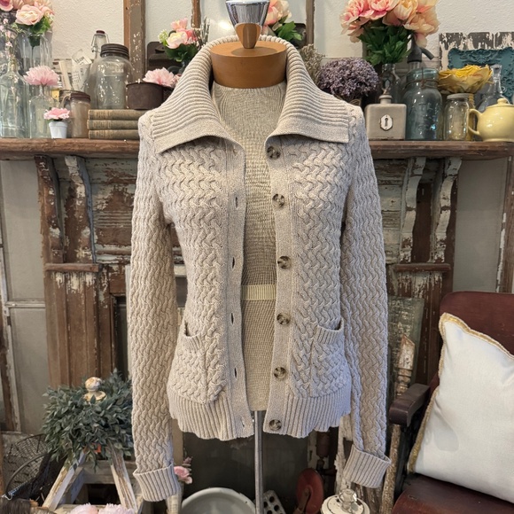 BANANA REPUBLIC CABLE KNIT CARDIGAN SWEATER TOP | OVERSIZED LAPEL | BUTTON UP - Picture 5 of 7